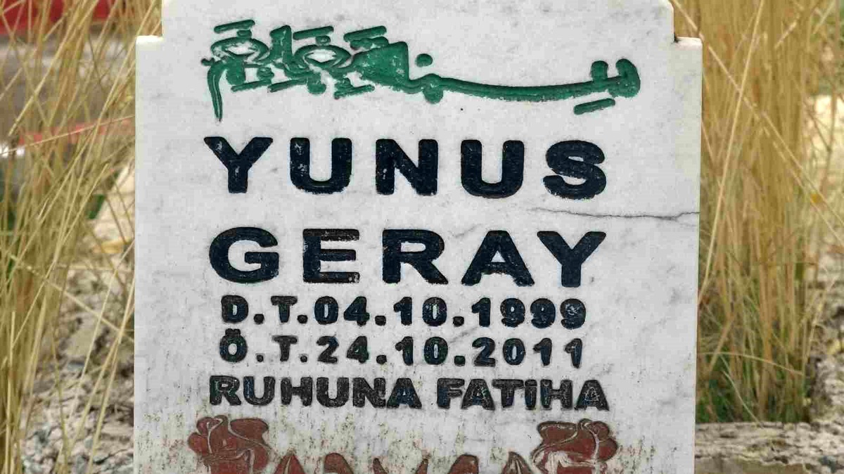 Depremde hayatını kaybeden Yunus Geray\'ı ailesi unutamıyor