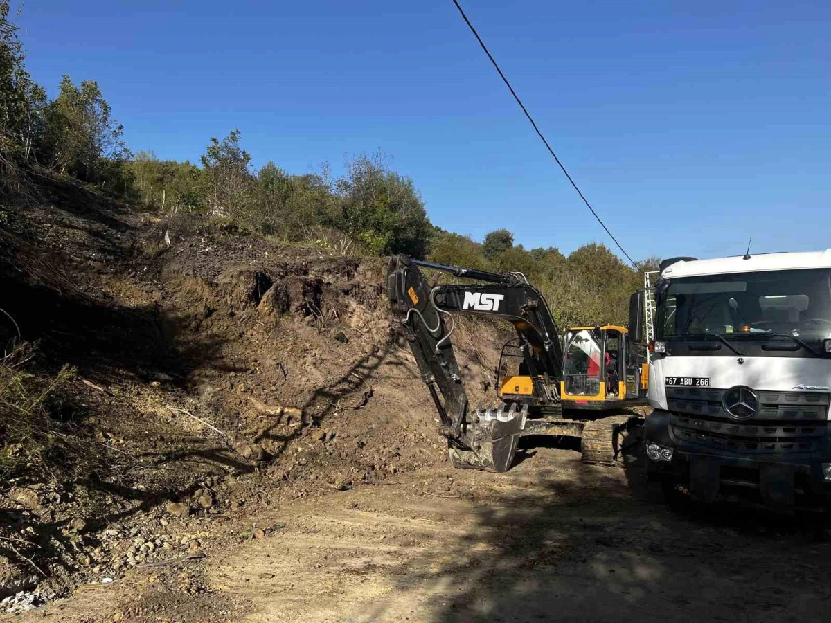 Zonguldak\'ta Yağmur Sonrası Heyelan: Çalışmalar Sürüyor