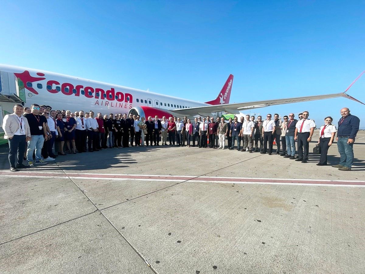 Corendon Airlines\'ın emektar kaptanı Zeki Bıyık emekli oldu