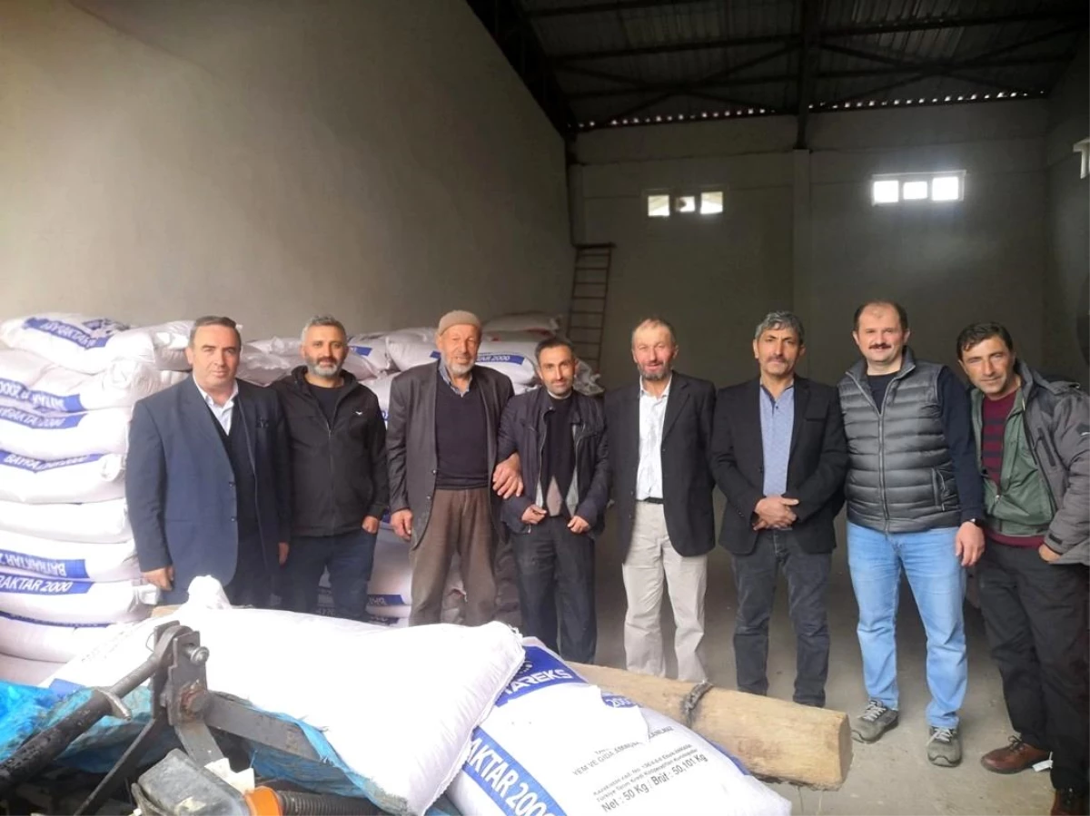 Giresun\'un Alucra ilçesinde üreticilere sertifikalı buğday tohumu dağıtıldı