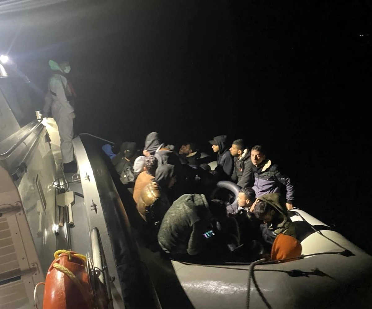 Yunan Sahil Güvenlik Ekipleri Tarafından Türk Karasularına Geri İtilen 41 Kaçak Göçmen Kurtarıldı