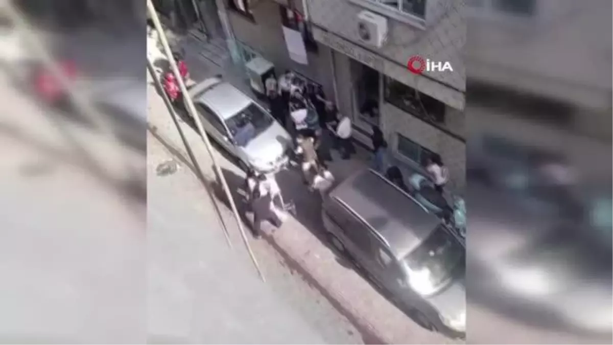 Bayrampaşa\'da Komşular Arasında Terlik ve Sopalı Kavga