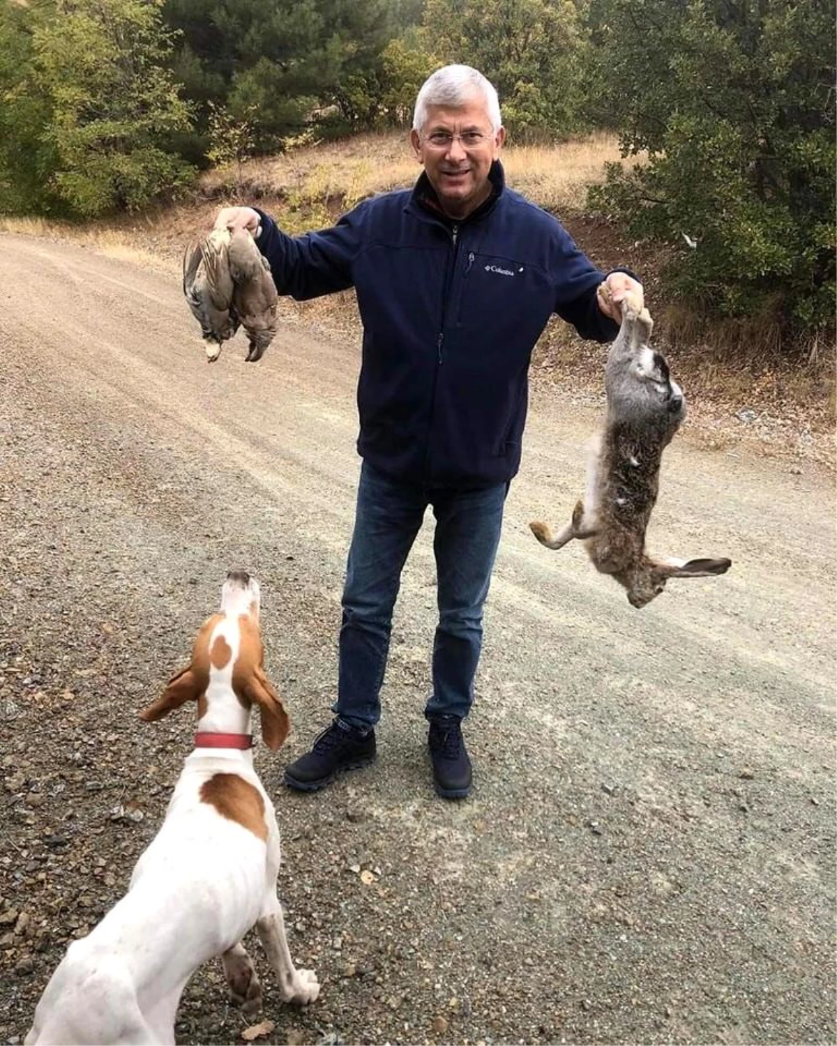 Eski Belediye Başkanı av fotoğrafıyla tepki çekti