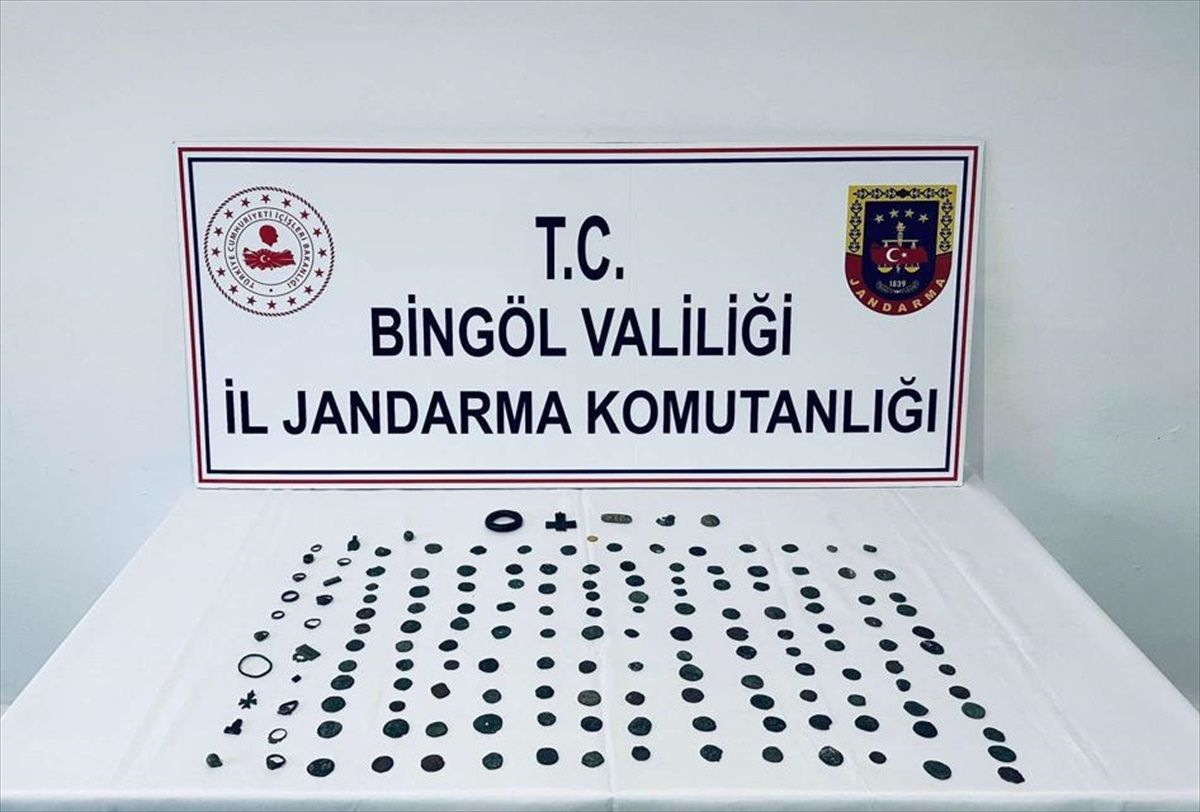 Bingöl\'ün Karlıova ilçesinde 132 sikke ele geçirildi