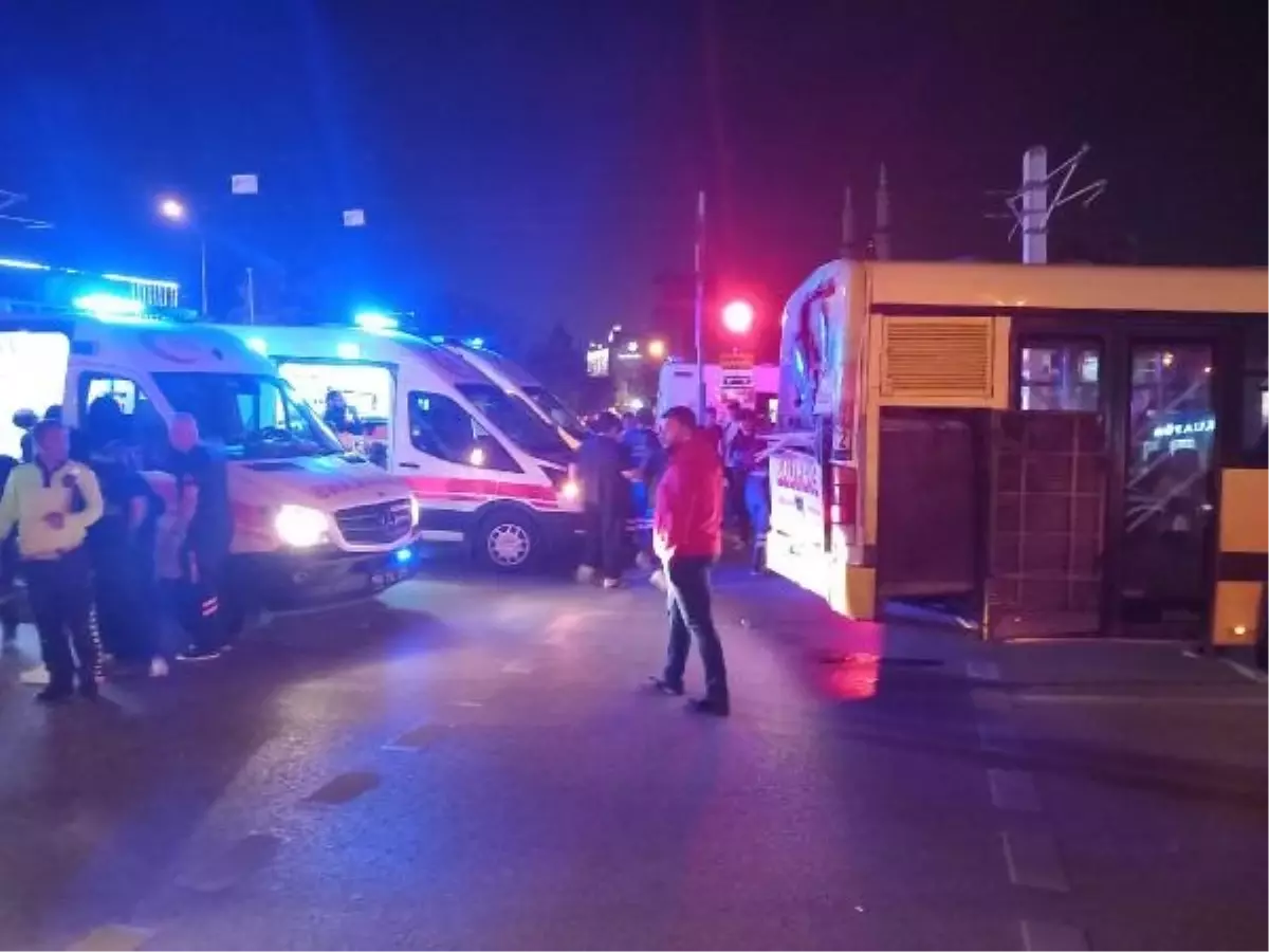 Bursa'da İki Halk Otobüsü Çarpıştı: 6 Yaralı
