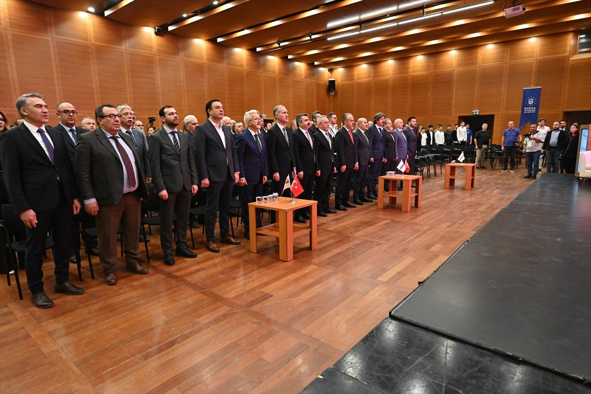 Bursa İstihdam Zirvesi\'nde Alinur Aktaş\'tan gençlere kariyer tavsiyesi