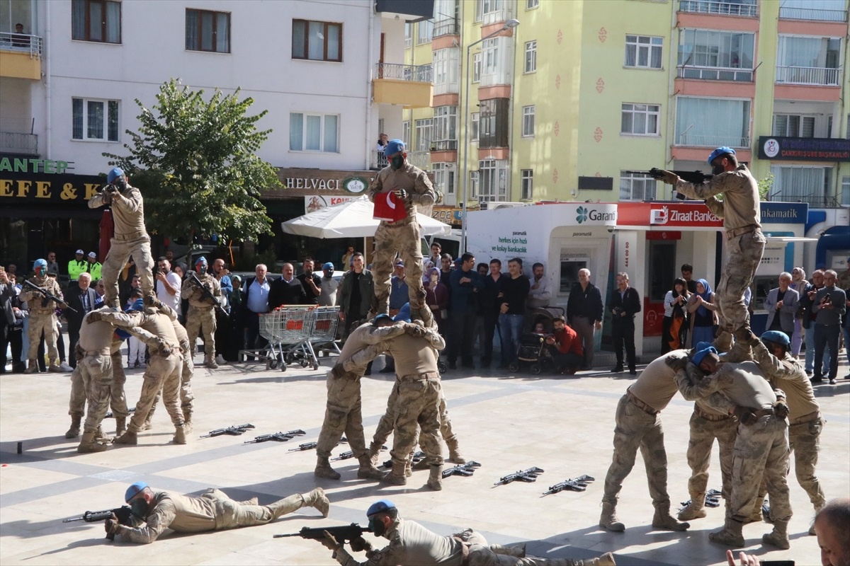 Çankırı\'da Cumhuriyet\'in 100. Yılında Komando ve JAK Gösterisi
