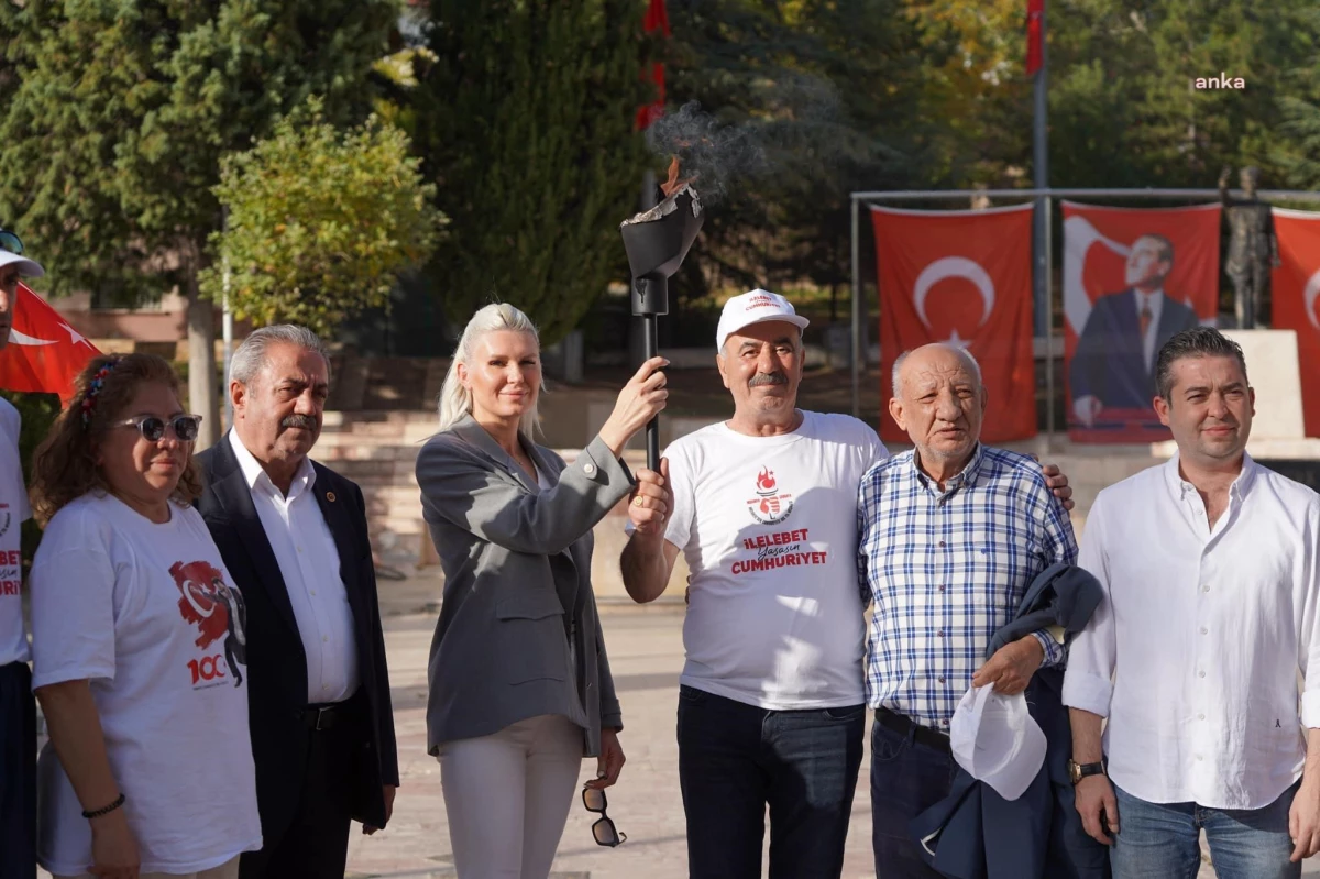 Mudanya Belediye Başkanı Cumhuriyet meşalesini taşımak üzere yola çıktı