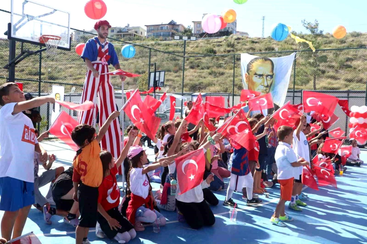 Hatay\'da Cumhuriyet\'in 100. yılı kutlamalarında depremzede çocuklar eğlendi