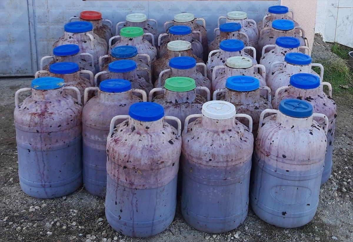 Elazığ\'da 2 Bin 85 Litre Kaçak Şarap Ele Geçirildi