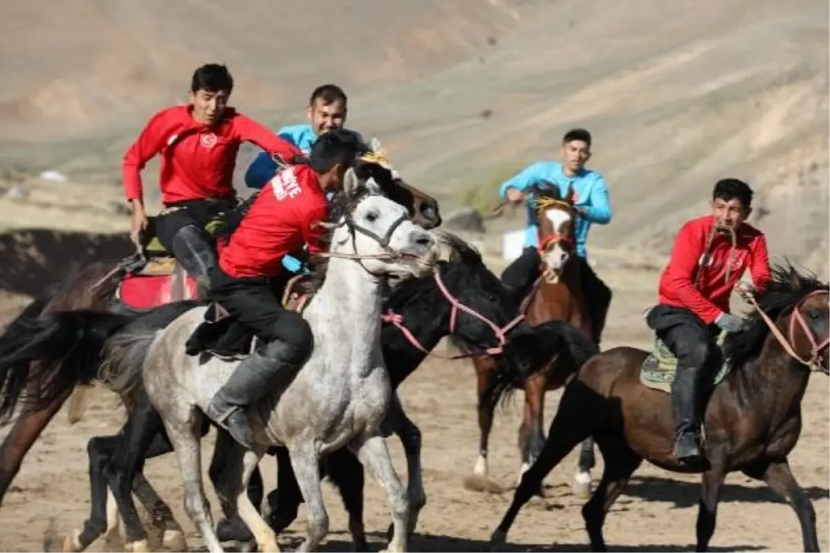 Erciş\'te Kökbörü Türkiye Şampiyonası düzenlendi