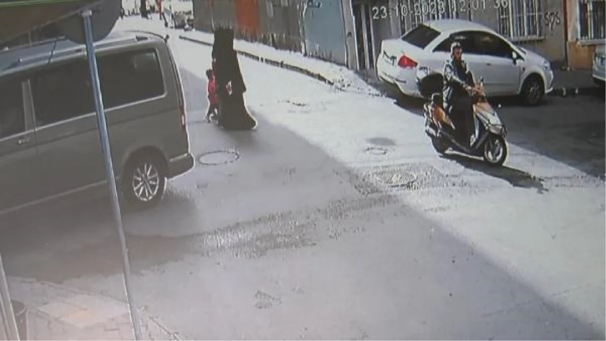 Esenler\'de Silahlı Saldırı: Otomobil Sürücüsü Yaralandı