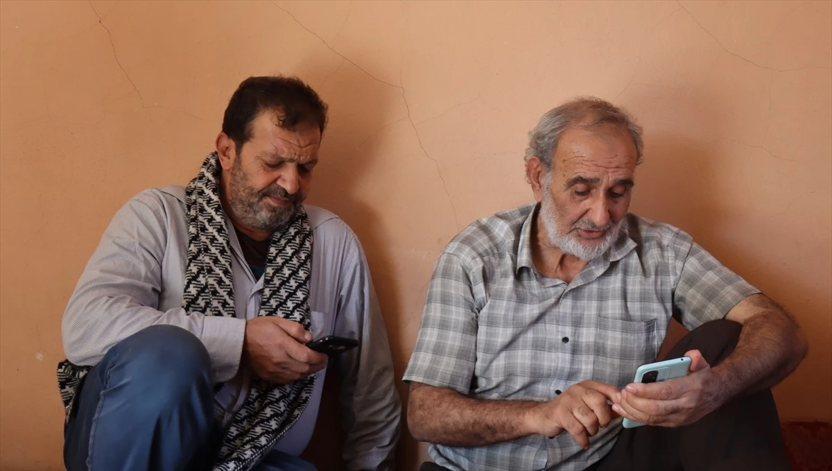 Gazze\'deki yakınlarından haber alamayan Filistinliler endişeli