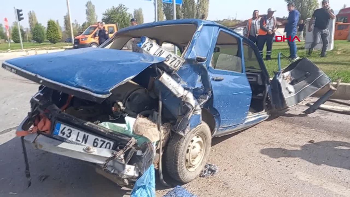 Gediz\'de TIR ve otomobil çarpışması: 1 ölü, 1 yaralı