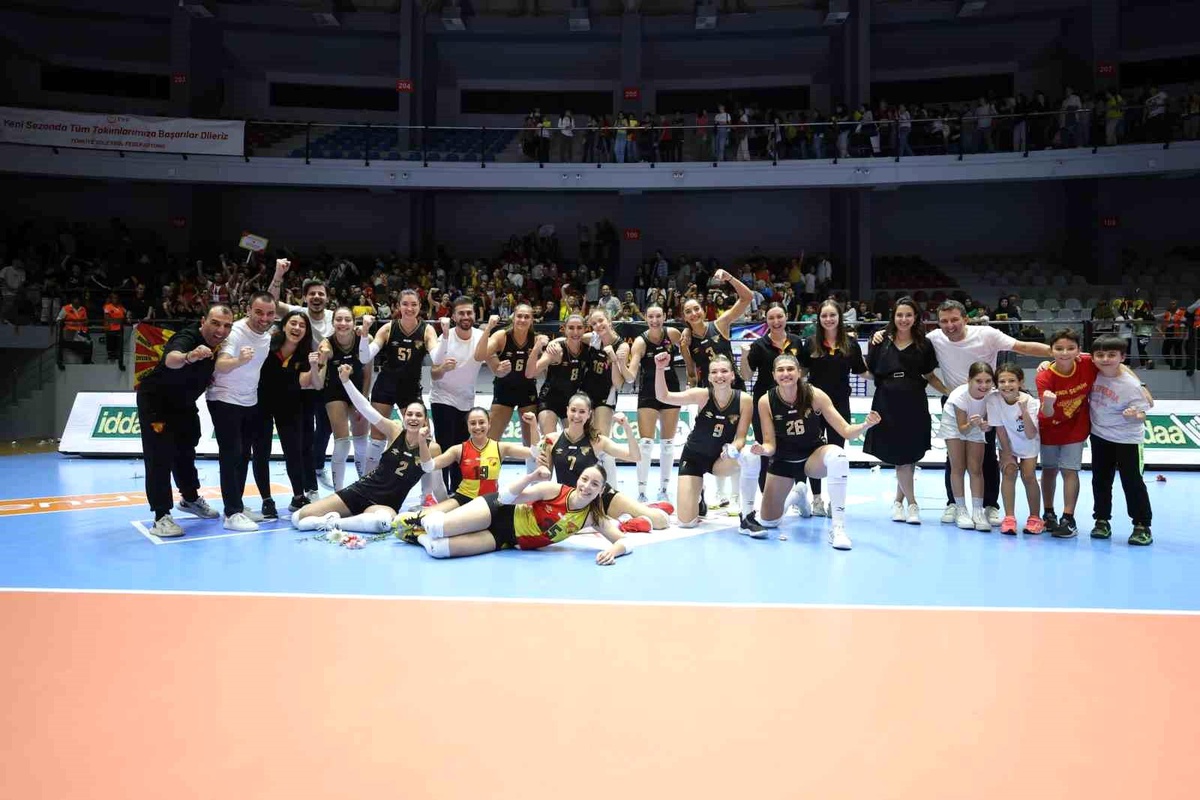 Göztepe Voleybol, İzmir derbisinde Karşıyaka\'yı mağlup etti