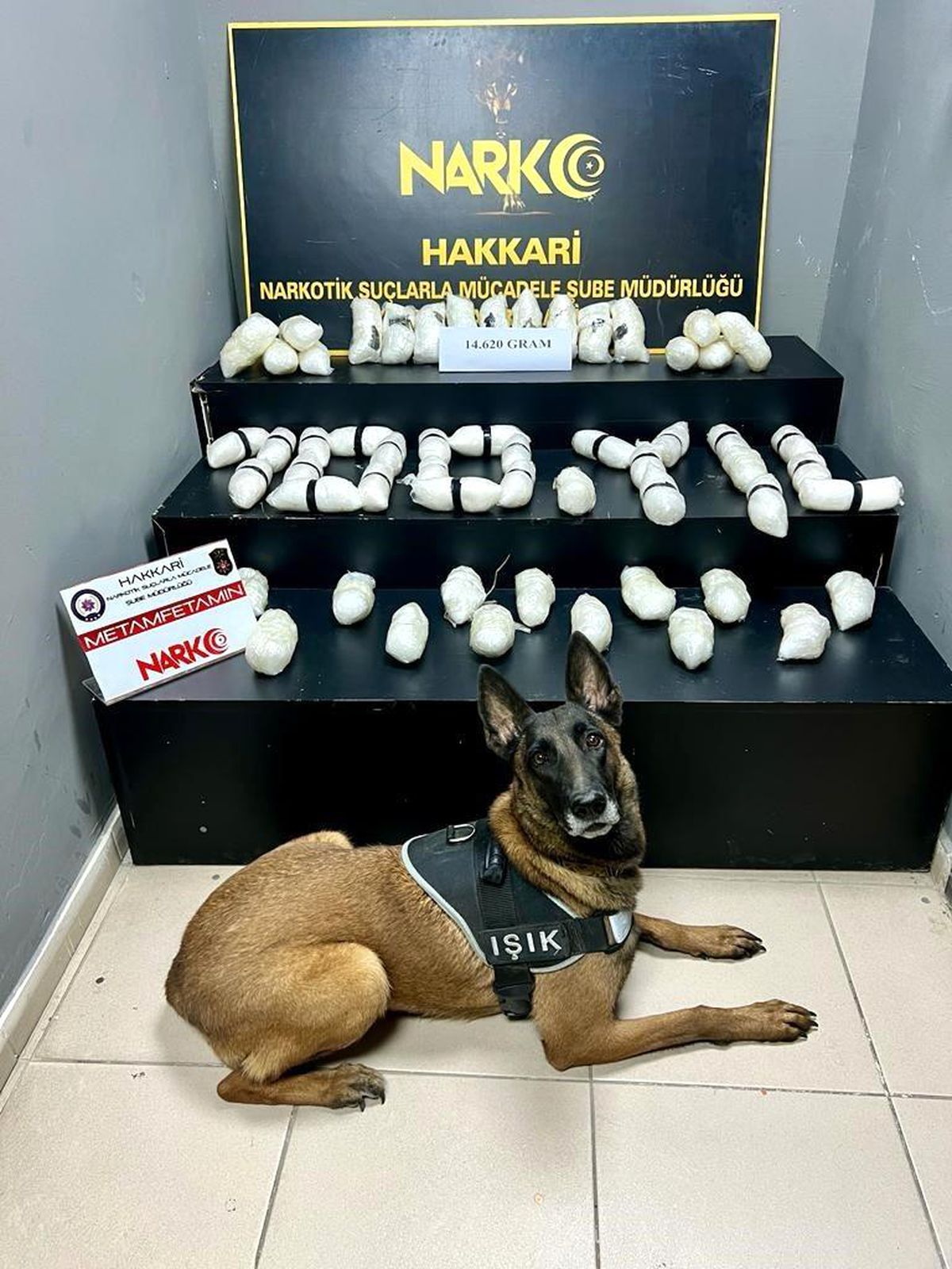 Hakkari\'de Yabancı Plakalı Araçta 14 Kilo Sentetik Uyuşturucu Ele Geçirildi