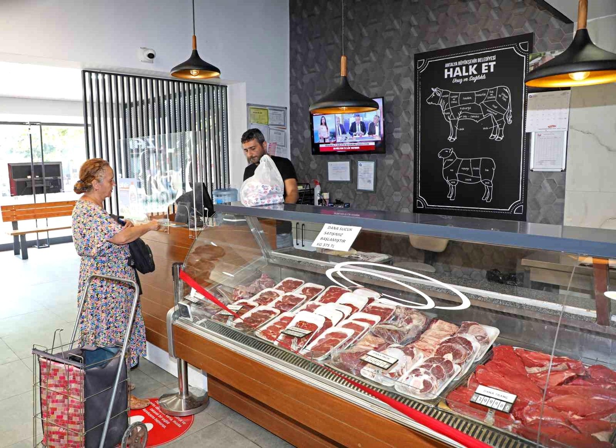 Antalya Büyükşehir Belediyesi Halk Et Projesi ile Sucuk Üretimine Başladı