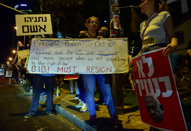 Halkın sokağa inmesinin ardından Netanyahu'ya bir de anket darbesi! Çoğunluk istifasını istiyor