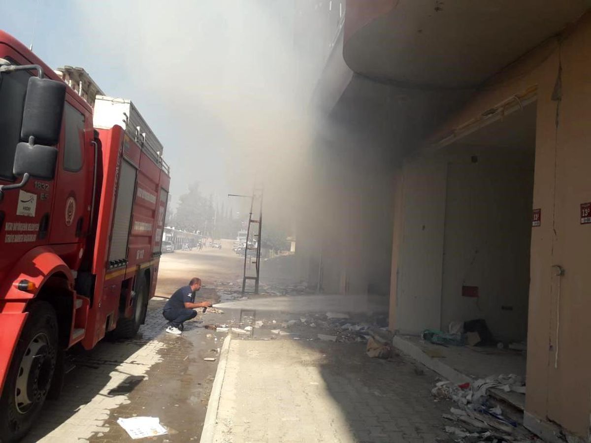 Hatay\'ın Hassa ilçesinde depoda yangın çıktı