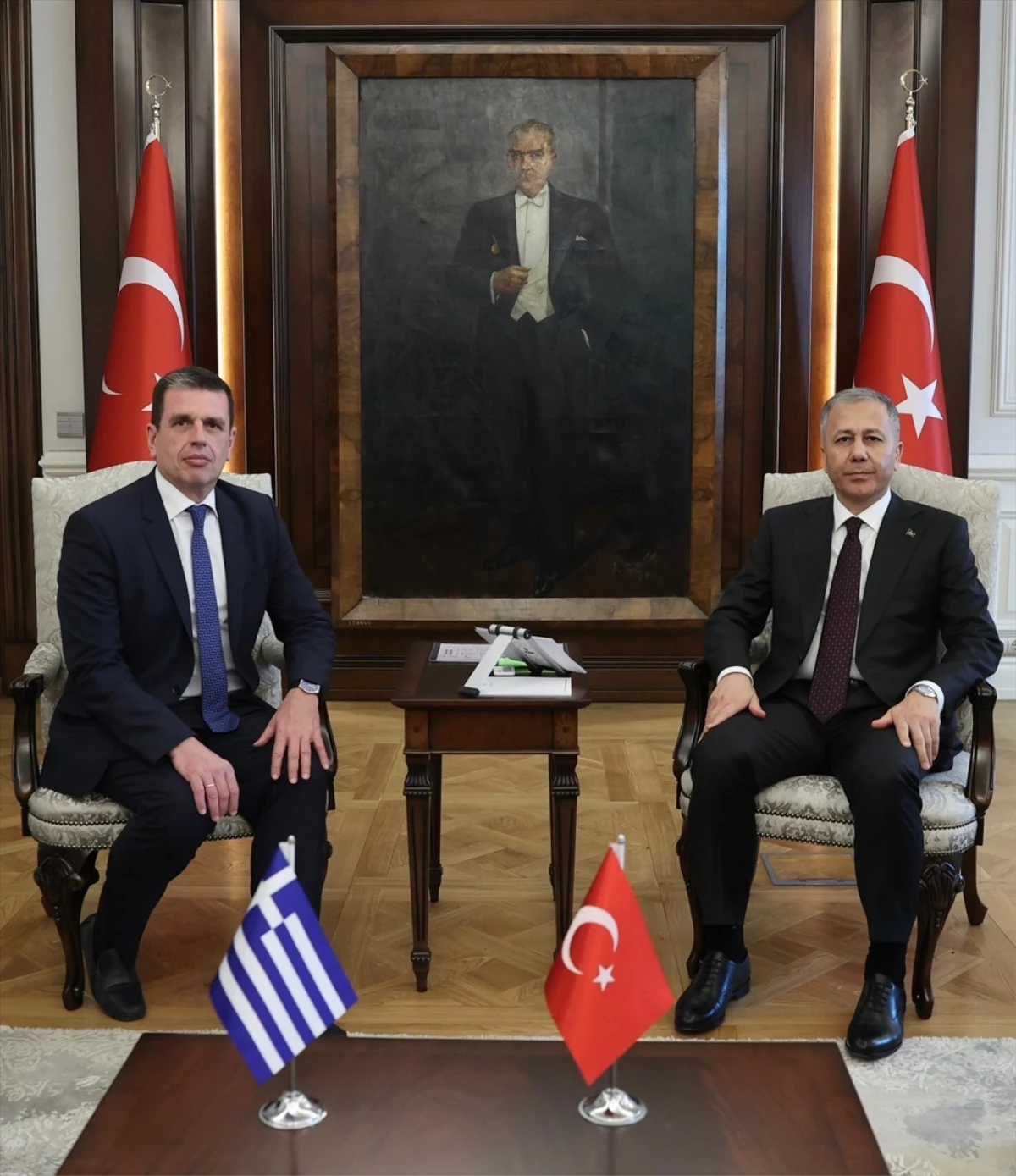 İçişleri Bakanı Ali Yerlikaya, Yunanistan Göç ve İltica Bakanı Dimitris Kairidis ile görüştü
