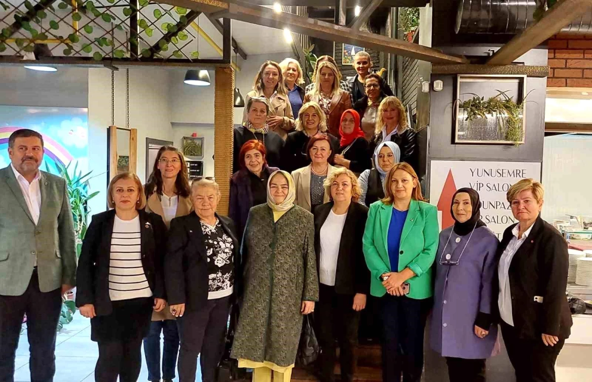 Eskişehir\'de Kadın Muhtarlar Onuruna Yemek Düzenlendi