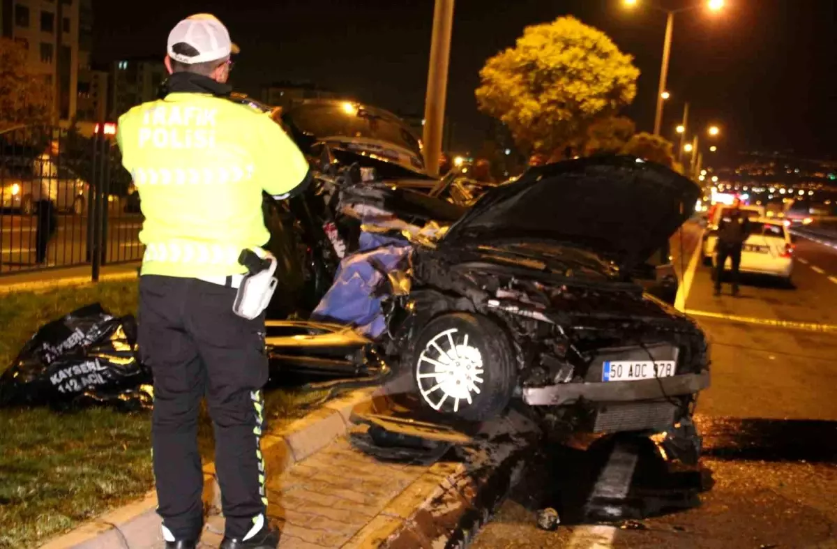 Kayseri'de tıra arkadan çarpan otomobilde 1 kişi hayatını kaybetti