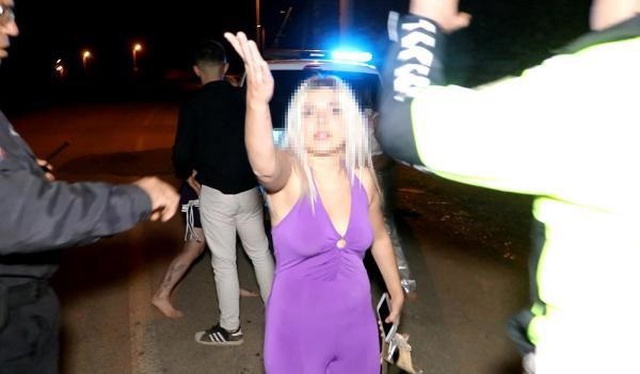 Denizli'de Alkollü Otomobil Kazası: 2 Kadın Polise Zorluk Çıkardı Denizli'de Alkollü Otomobil Kazası: 2 Kadın Polise Zorluk Çıkardı