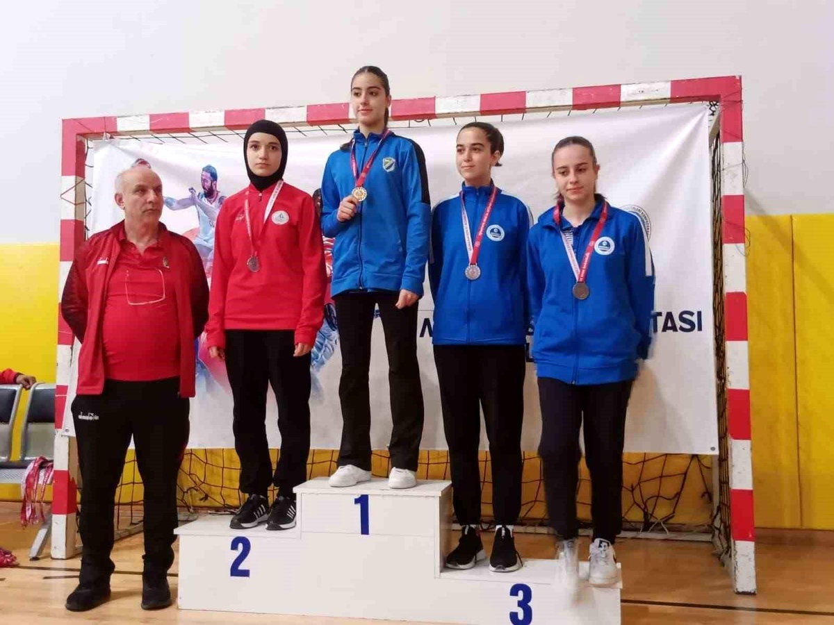Körfez Gençlerbirliği Spor Kulübü Karate Şampiyonası\'nda 21 madalya kazandı