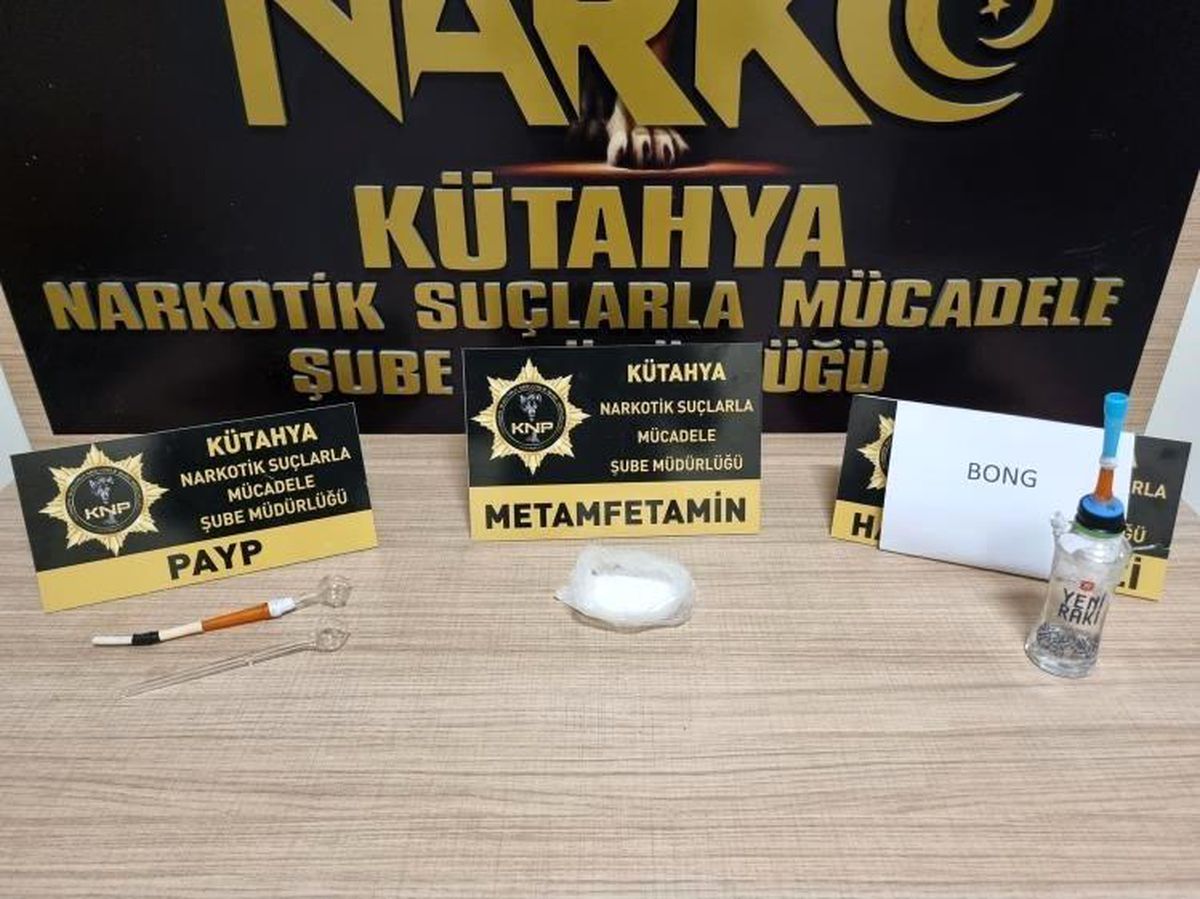 Kütahya\'da şüpheli araçta metamfetamin ele geçirildi