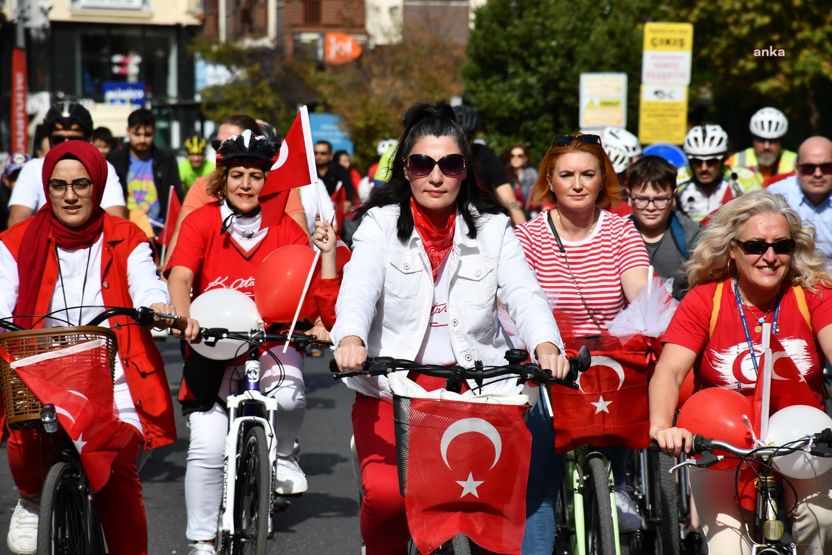 Lüleburgaz\'da Cumhuriyet Bisiklet Turu Renkli Görüntülere Sahne Oldu