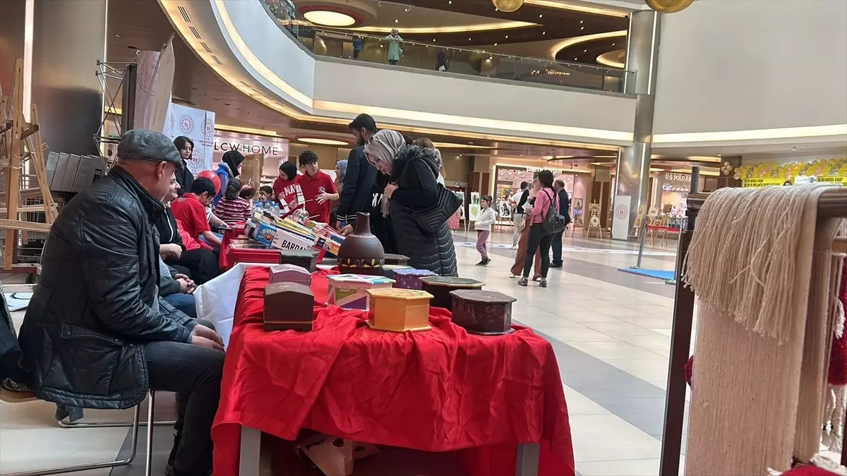 Malatya\'da Gençlik Merkezleri Cumhuriyet Sergisi Açtı