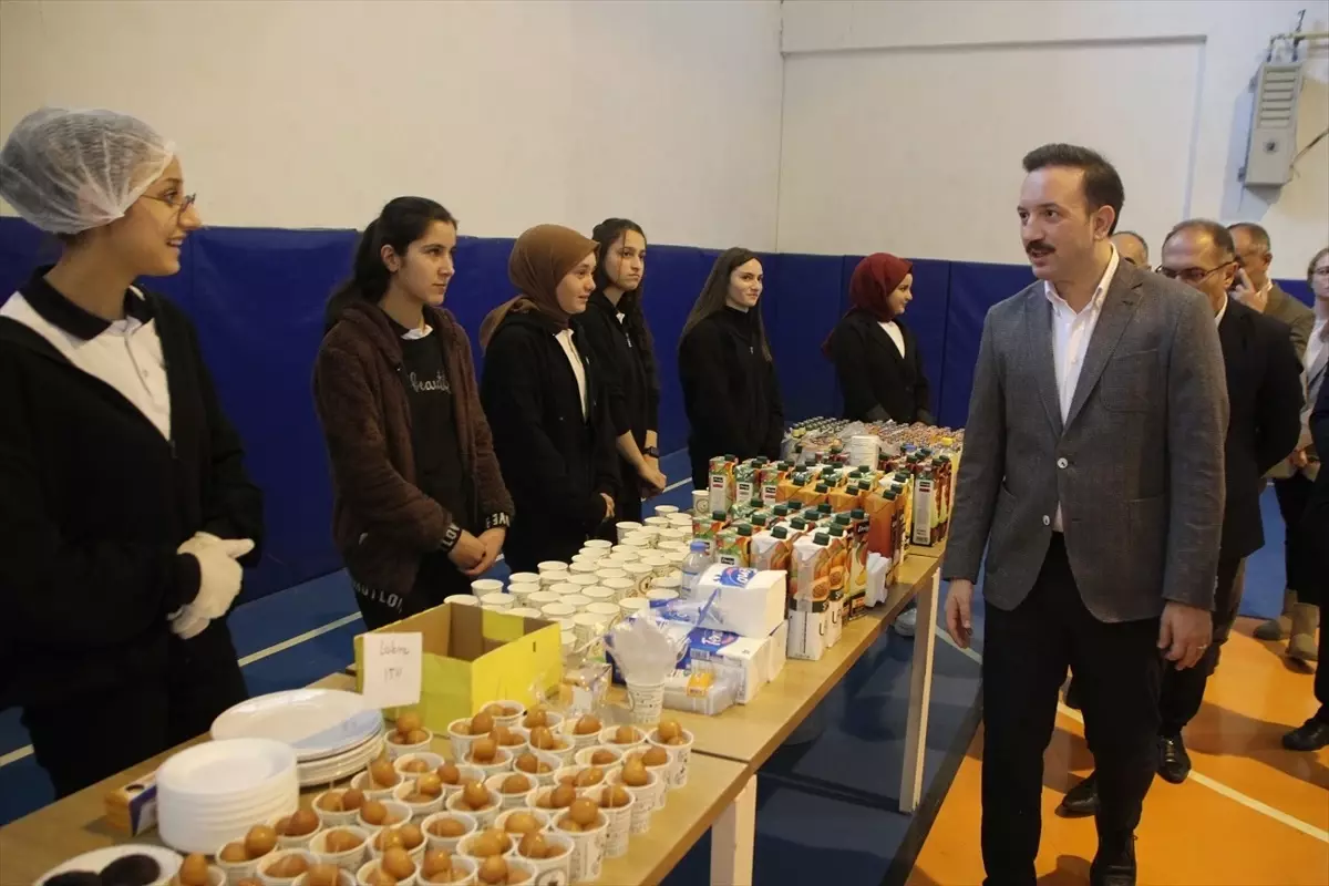 Malazgirt Alparslan Kız Anadolu İmam Hatip Lisesi\'nde Kermes Düzenlendi