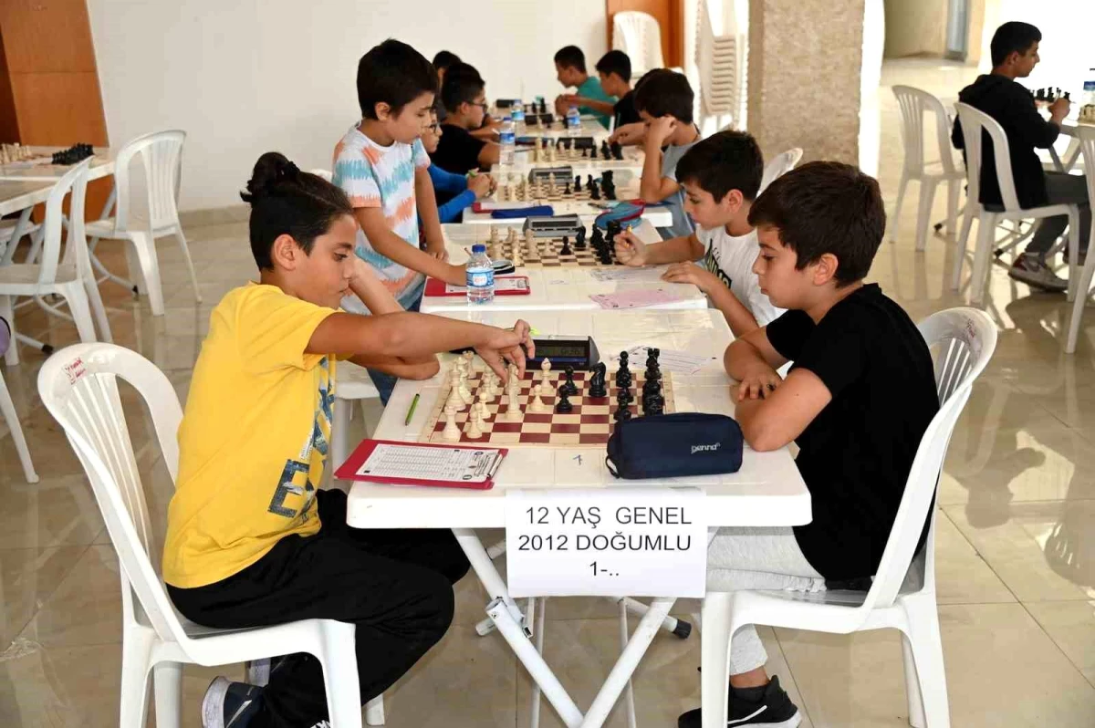Manavgat\'ta Cumhuriyet\'in 100. yılına özel satranç turnuvası düzenlendi