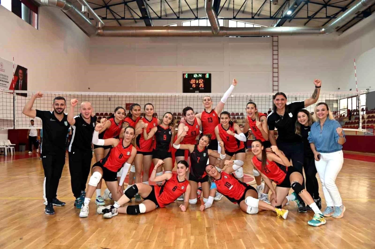 Manavgat Belediyespor Kadın Voleybol Takımı İlk Maçını Kazandı