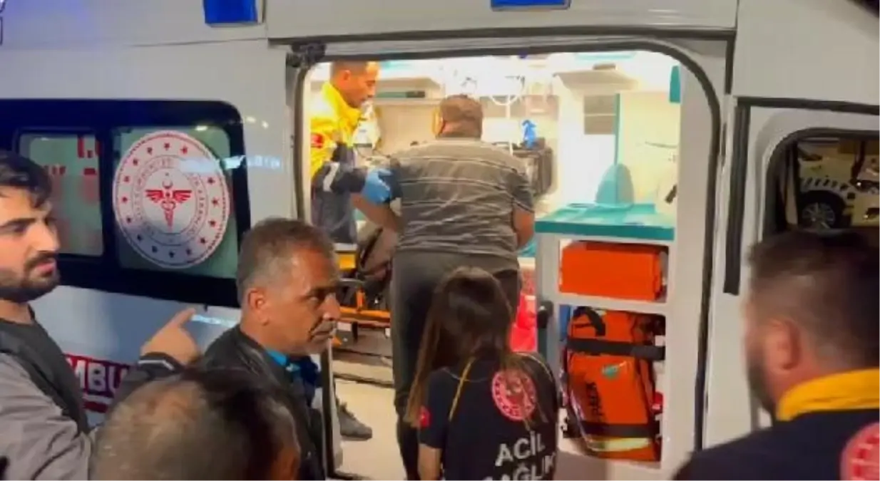 MİNİBÜS ÖNCE TİCARİ TAKSİYE SONRA KALDIRIMA ÇIKARAK BİRİ HAMİLE KADIN 3 KİŞİYE ÇARPTI