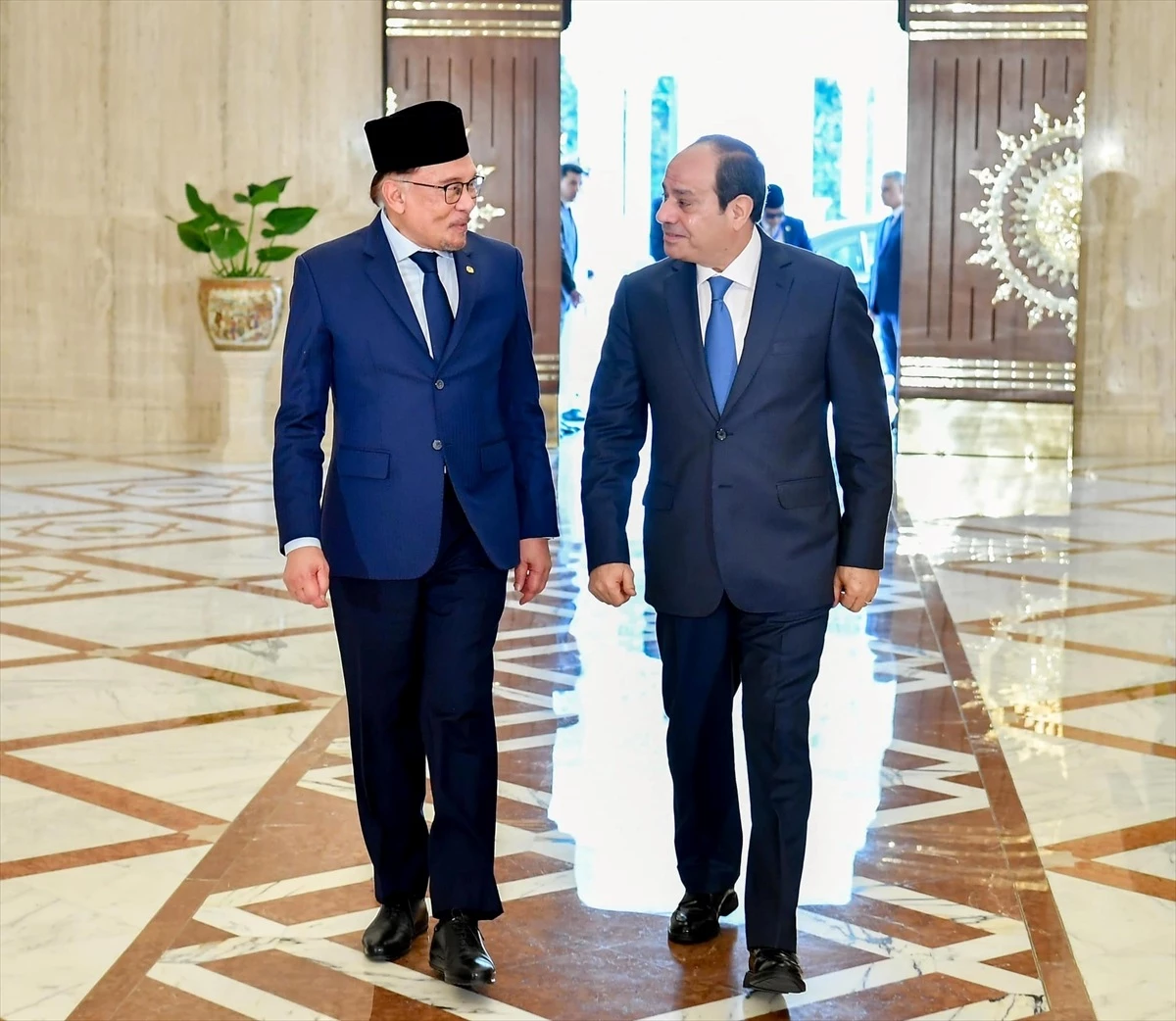 Mısır Cumhurbaşkanı Sisi ve Malezya Başbakanı İbrahim Gazze\'deki gelişmeleri değerlendirdi