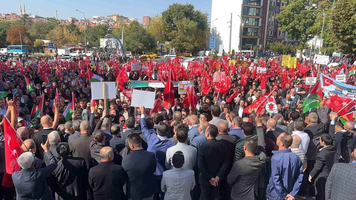 Nevşehir\'de Binlerce Kişi Filistin İçin Yürüdü