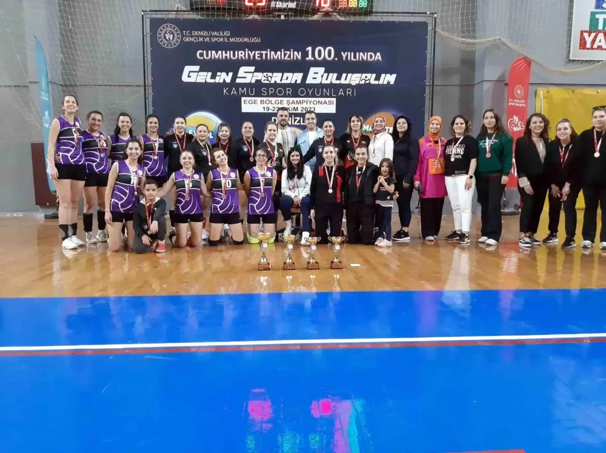 Muğla İl Sağlık Müdürlüğü Kadın Voleybol Takımı Ege Bölge İkincisi Oldu