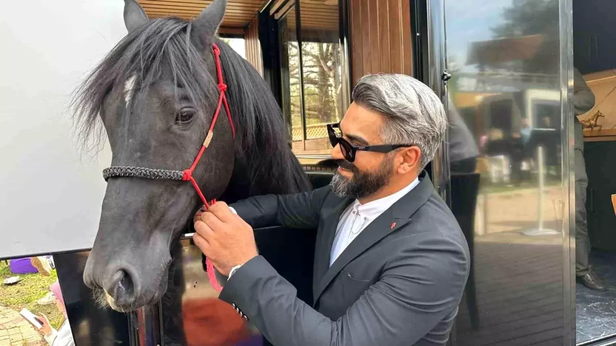 Sultanbeyli\'de Özel Tasarım Atlı Karavan Yoğun İlgi Gördü