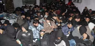 Evin bahçesinde 100 kaçak göçmen yakalandı