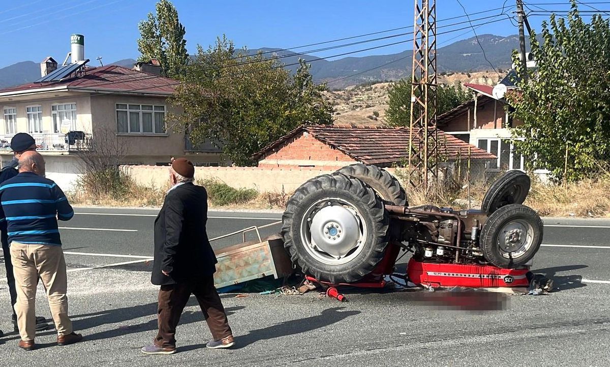 Tosya\'da traktör devrildi, sürücü yaralandı