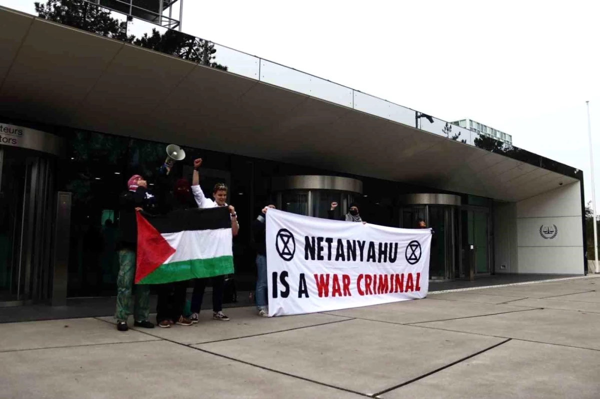 Hollanda\'da İsrail karşıtı protesto: Uluslararası Ceza Mahkemesi\'ne baskın düzenlendi