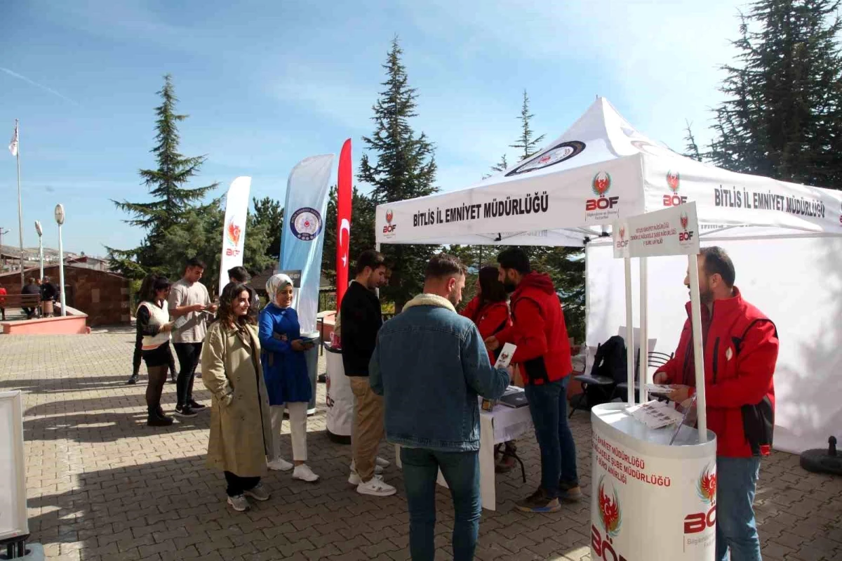 Bitlis İl Emniyet Müdürlüğü, Üniversite Öğrencilerine Terör ve Uyuşturucuyla Mücadele Bilgisi Verdi