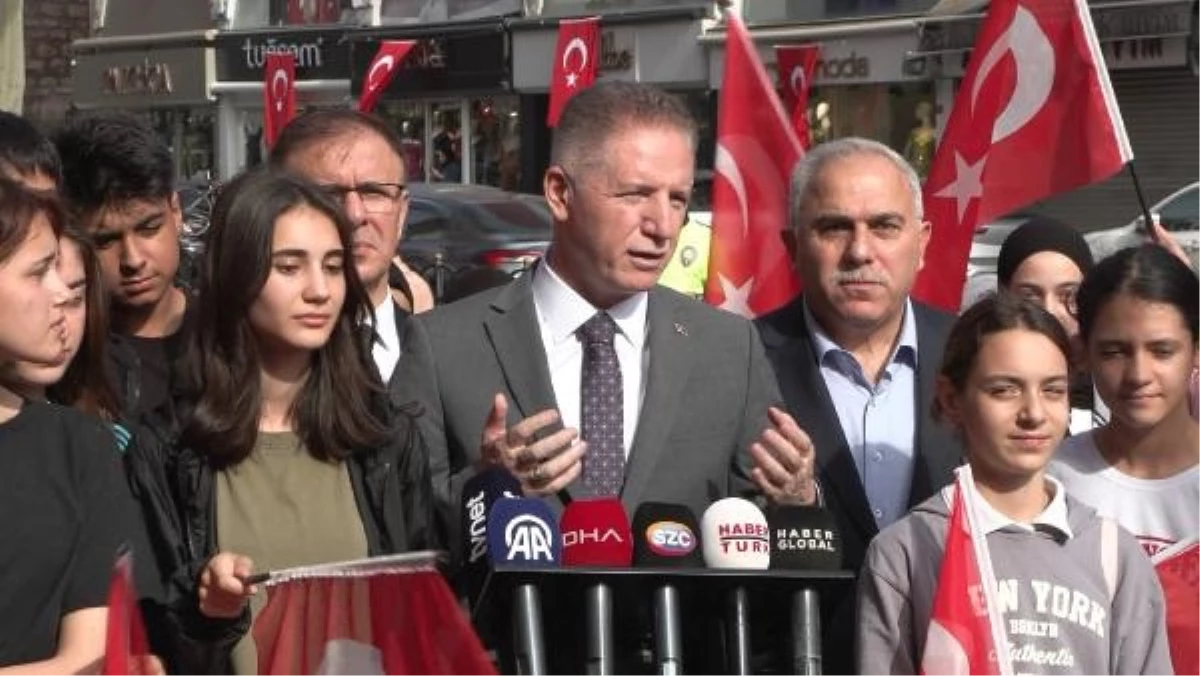 İstanbul Valisi: Cumhuriyet Bayramı\'nda Şehirlerimizi Süslememiz Gerekiyor