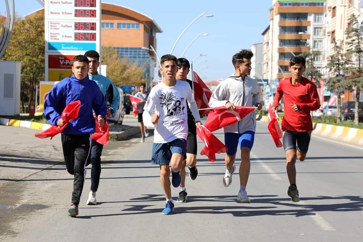 Ağrı\'da Cumhuriyet Bayramı Atletizm ve Tekerlekli Kayaklı Koşu Yarışmaları