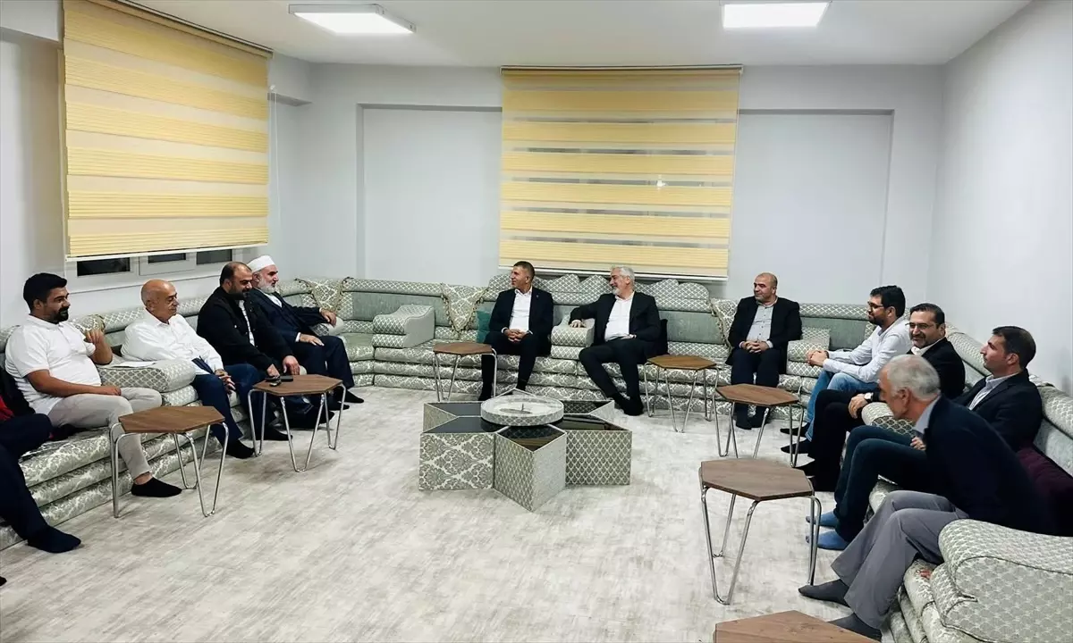 AK Parti Diyarbakır Milletvekili Galip Ensarioğlu, sivil toplum kuruluşlarıyla bir araya geldi