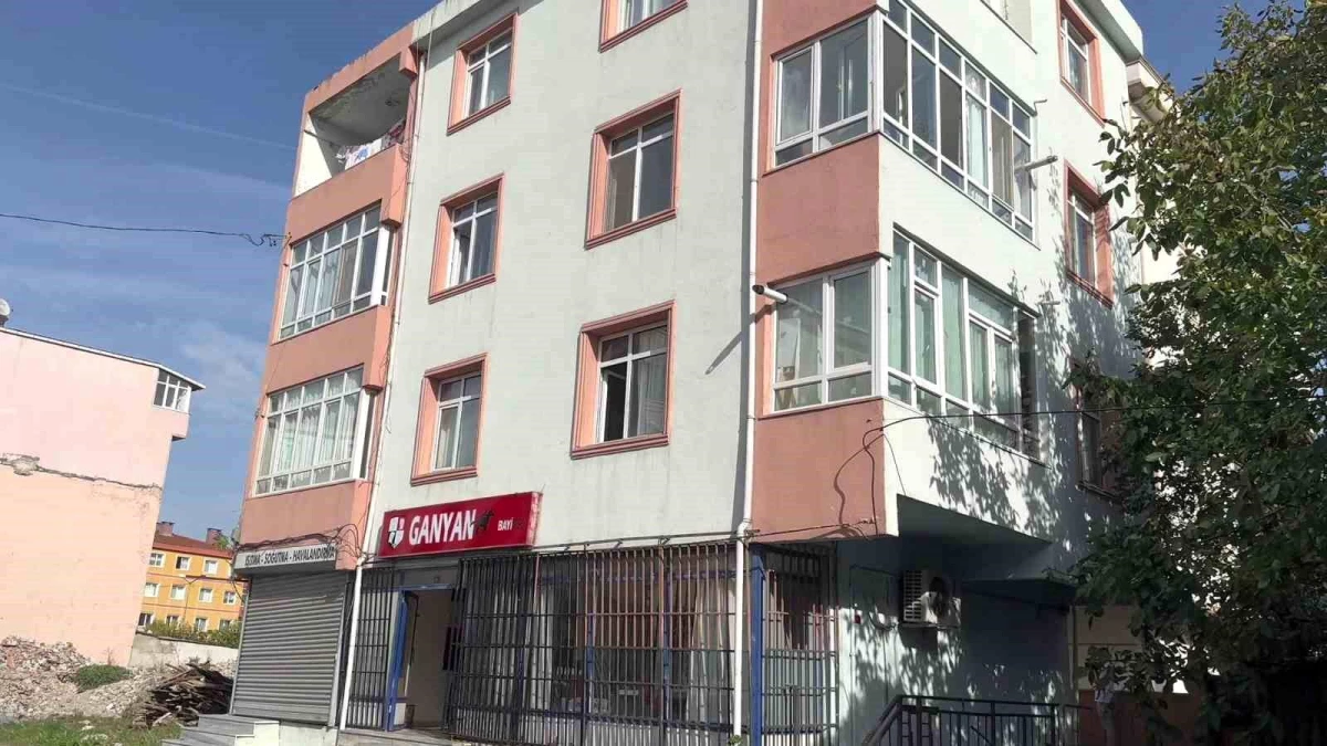 Arnavutköy\'de Boşanma Aşamasındaki Eşini ve Erkek Arkadaşını Yaralayan Koca Yakalandı