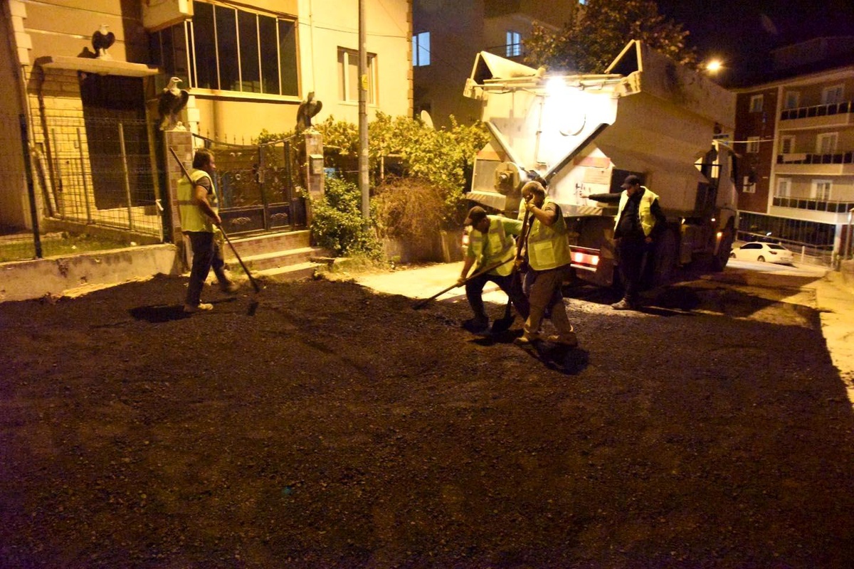 Bilecik Belediyesi Fen İşleri Müdürlüğü Gece Boyunca Asfaltlama Çalışmalarını Sürdürdü