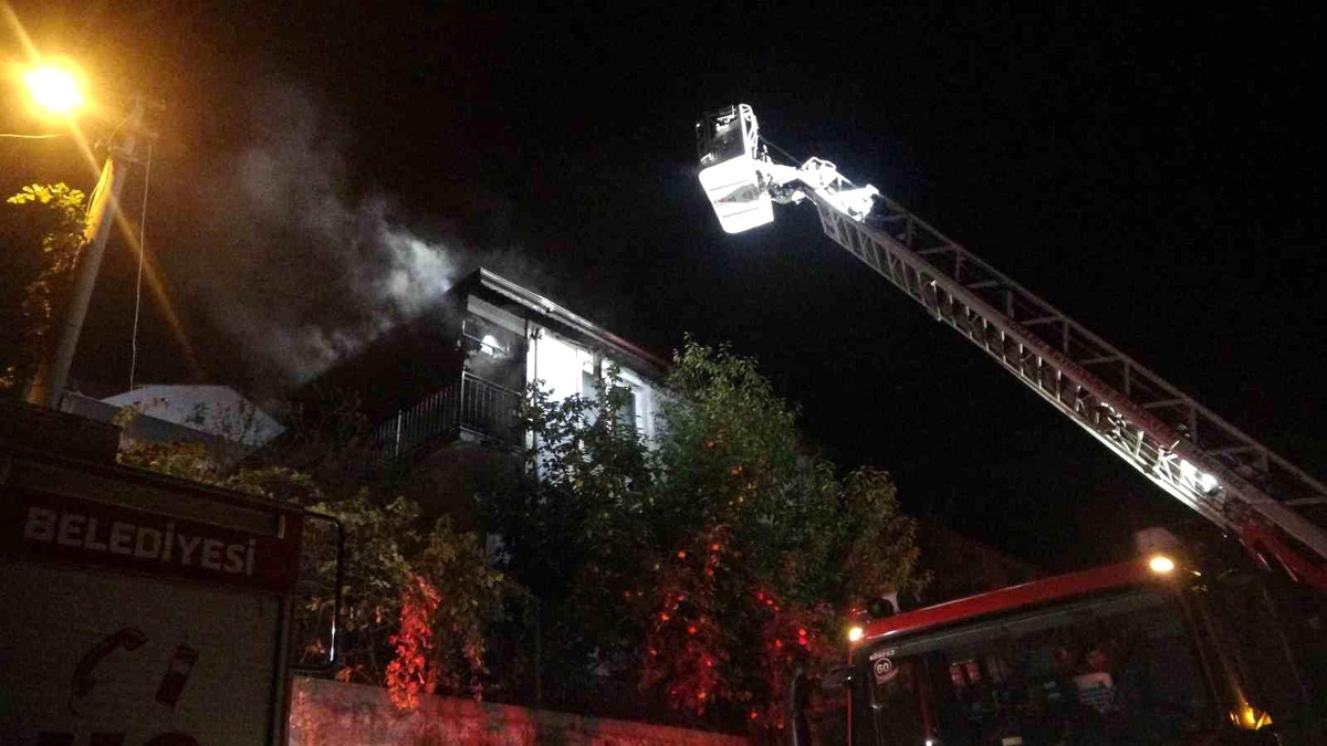 Kocaeli Körfez\'de Çıkan Yangın Söndürüldü