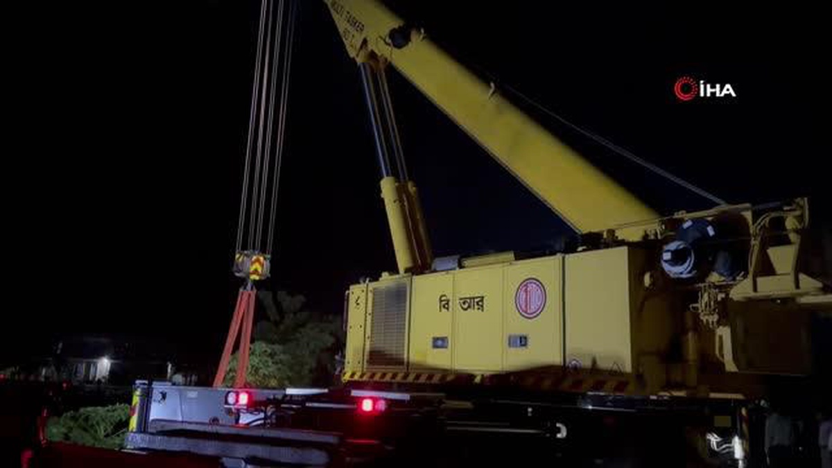 Bangladeş\'te tren kazası: 17 ölü, 100\'den fazla yaralı